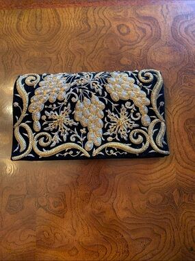 NWT stunning Vintage velvet 50’s Black Embellished Evening Clutch w Gold Beading